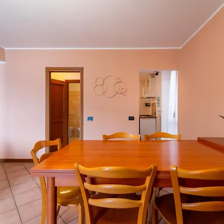 Apartman Lakefront Retreat By Wonderful Italy